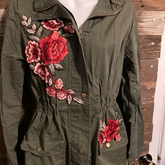 Army green, cinched waist jacket, with crocheted flower patches. - Picture 2 of 5